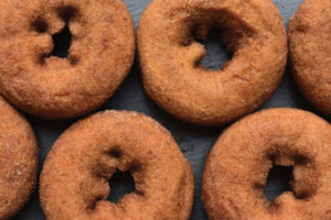 Six cider donuts next to one another.