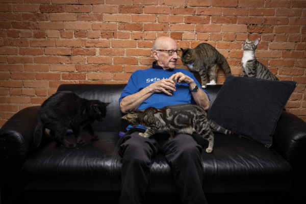 Green Bay Local ‘Grandpa Terry’ Has Gone Viral for Napping With Cats