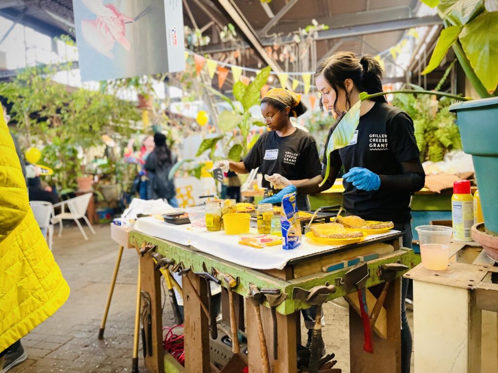 Alyssa and Kelis Volunteering in 2023 at the Grilled Cheese Grant